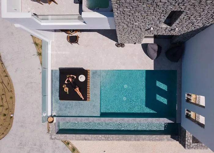 Milestones Naxos Maragkas