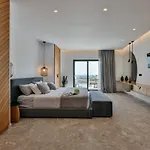 Milestones Naxos 5* Maragkas